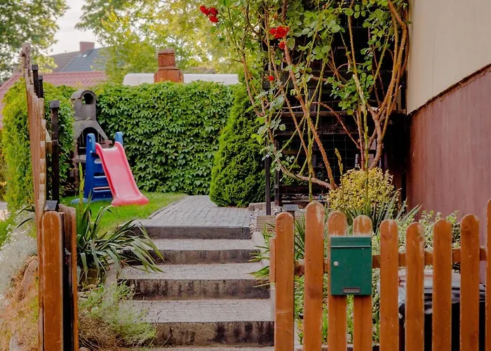 Dom, Pokoje, Prywatne Przy Rzezbie Rybaka Rowy (Pomerania)